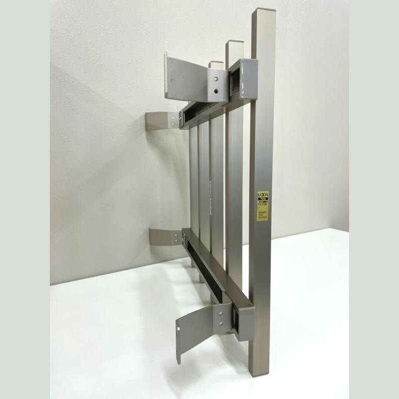 縦面格子 C型 17607 W2026×H820mm 壁付/枠付 規格寸法 たて面格子 アルミ 窓格子 サッシ 防犯 後付け 取付 リクシル LIXIL TOSTEM トステム リフォーム DIY 8枚目